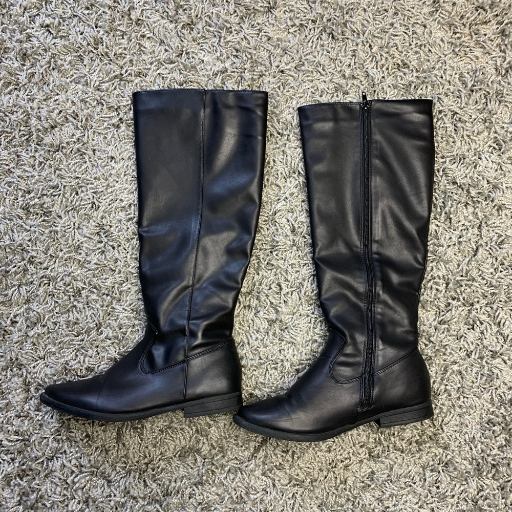 Primetime:woman black boots size8.5 below the knee